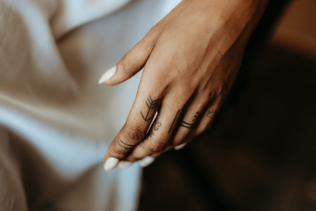 hands-terracina-matrimonio terracina- matrimonio grappolo duva-destination wedding in italy-dario graziani photographer