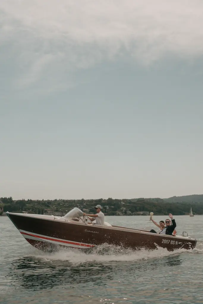 Isola del Garda Elopement
boat arriving at Isola del Garda for a Lake Garda destination wedding