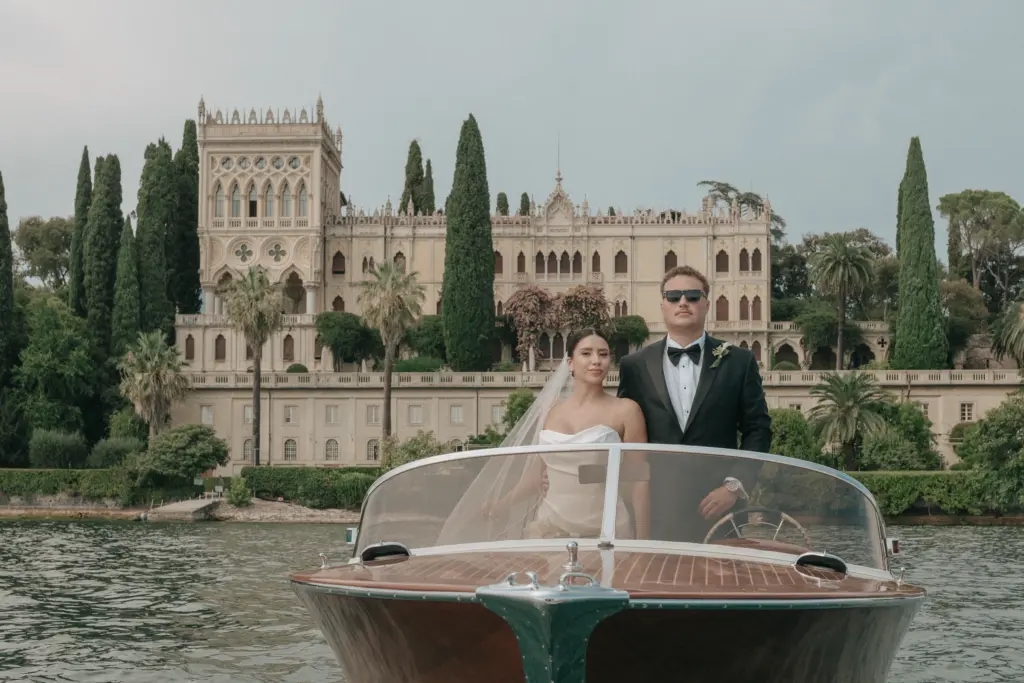 Isola del Garda Elopement
boat arriving at Isola del Garda for a Lake Garda destination wedding