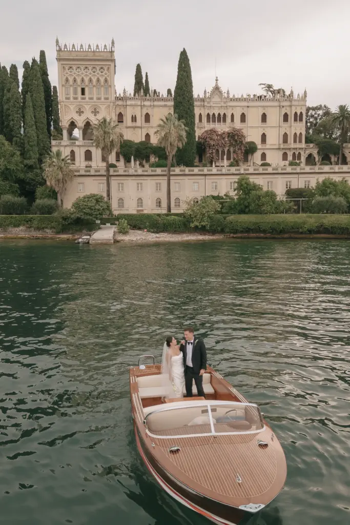 Isola del Garda Elopement
boat arriving at Isola del Garda for a Lake Garda destination wedding